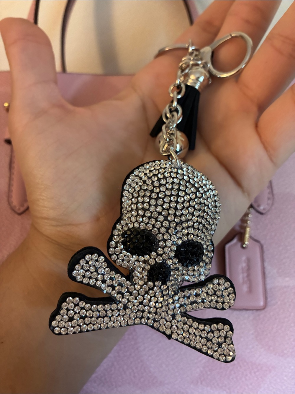 2/$20๐ Rhinestone Skull & Crossbones Keychain Charm - Picture 2 of 2